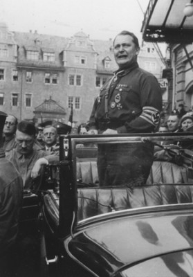 Геринг_Оратор_на_митинге_1927.jpg