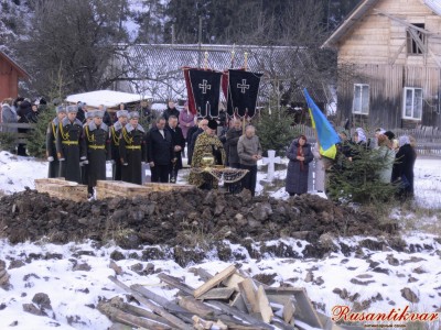 10.Торжественное перезахоронение останков 45 воинов русской, австрийской и немецкой армий, проходившее  1 декабря 2013 года в селе Нижняя Рожанка Сколевского района Львовской области.JPG
