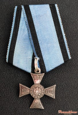 virtuti-militari-аверс.jpg