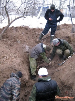 8.Металлодетектор не ошибся, выдавая в этом месте чёткий сигнал от крупного предмета..jpg