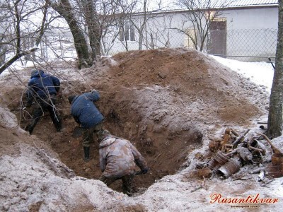7.Место падения самолёта оказалось не далеко от хозяйственных построек базы..jpg