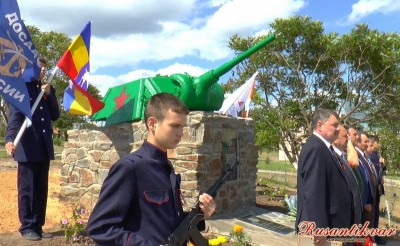 4.Теперь башня танка заняла достойное место на постаменте..jpg