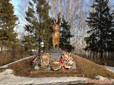 2. Памятник погибшим землякам в Лукино.jpeg