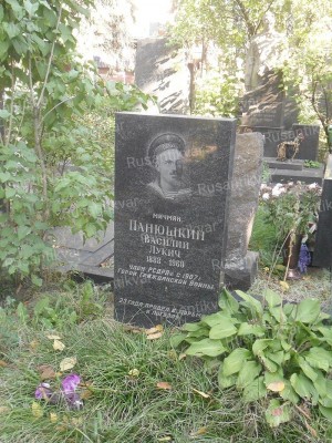 800px-Могила_Краснознамёнца_Василия_Панюшкина.jpg