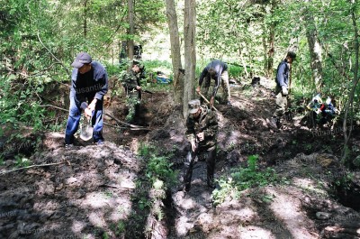 10. Раскопки на месте падения самолета.JPG