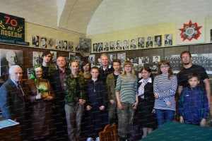 4.В торжественной обстановке награды Якова Першина мы передали его родной сестре..JPG