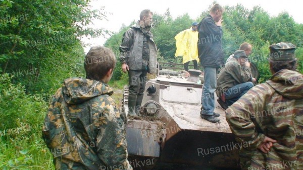 1.Заброшенные дороги доступны только такой технике....jpg