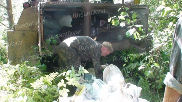 8.В последний день, при погрузке останков солдат в тягач, выглянуло солнце..jpg