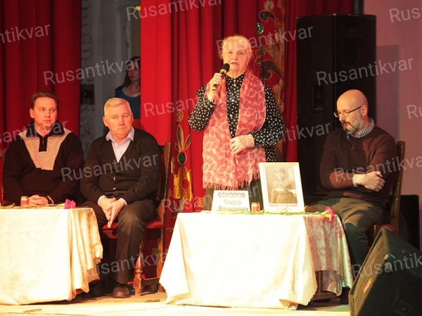 8.На Вечер Памяти приехали родственники шестерых обнаруженных солдат....jpg