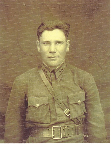 6. Лейтенант Пётр Парнивода, 1942 год..jpg