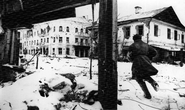 11.Бой на улице К. Либкнехта в Великих Луках 15 декабря 1942 года..jpg