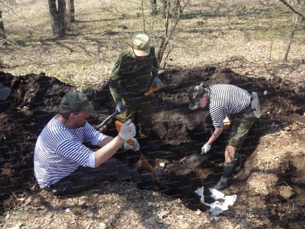 2. Эксгумация останков бойца..JPG