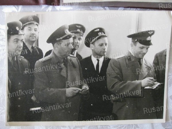 5.И.А. Дмитриев рядом с Ю.А. Гагариным..jpg