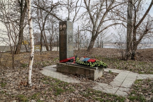 7.Памятник 33-м лётчикам в Волгограде. Фото  из сети Интернет..jpeg