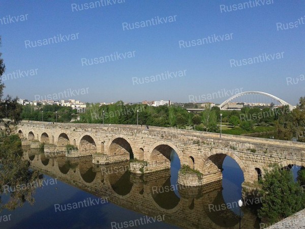1024px-Puente_Romano_y_Puente_de_Lusitania,_Mérida.jpg