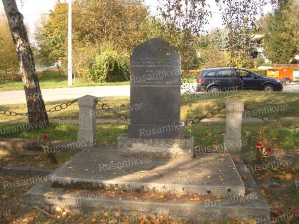 02 памятник в Боньхад безымянный.jpg
