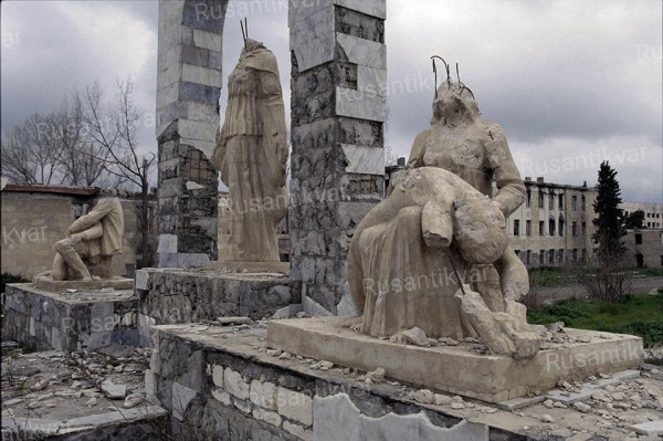 1. Фото памятника - 1996.jpg