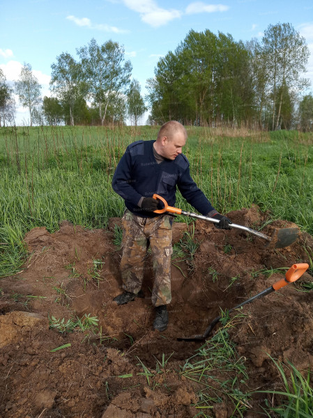 1. Вскрытие воронки на берегу Днепра недалеко от переправы..jpg