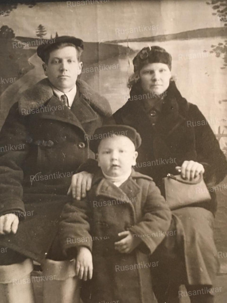 13.Александр Григорьевич Кузнецов с женой и сыном....JPG