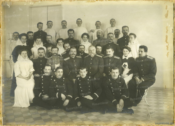 1. 1911 г. Медперсонал Кронштадского морского госпиталя.jpg