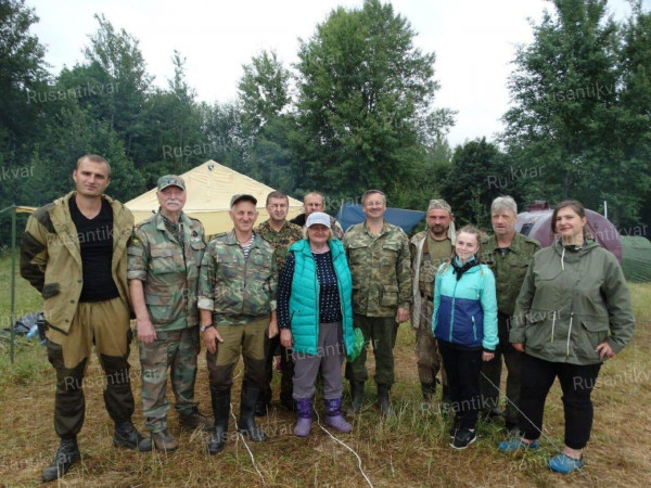 8.Приезд в лагерь сына фронтовика Валерия Полещука и директора Зароновского музея – Людмилы Никитиной..jpg