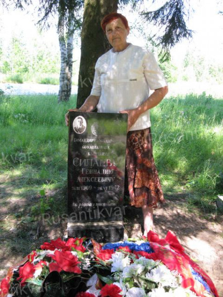 На могиле отца....JPG