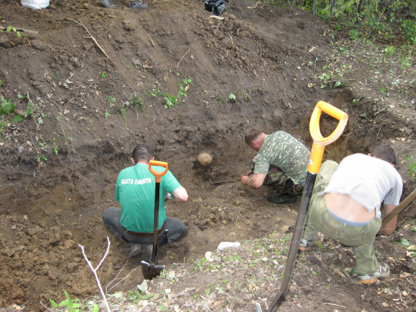 Работы на месте, где стоял обелиск.JPG