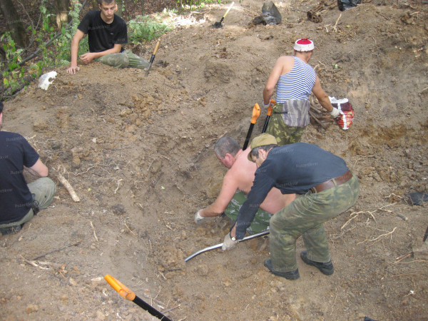 Работы на захоронении.JPG