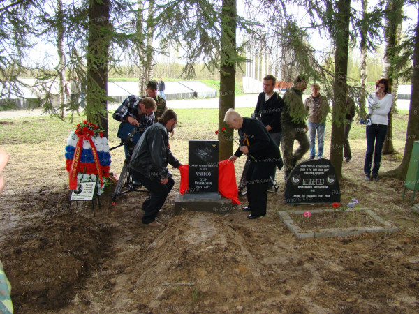 На воинском кладбище.JPG