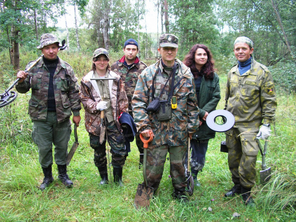 Поисковый отряд Обелиск (в кавычках).JPG