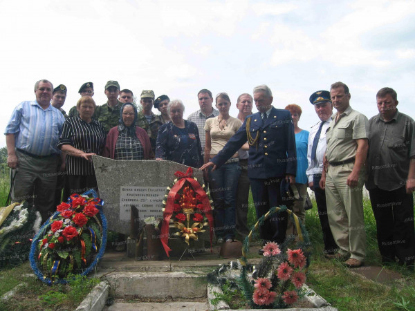 На встрече с ветеранами и родственниками погибших солдат у деревни Липовцы Витебского района.jpg
