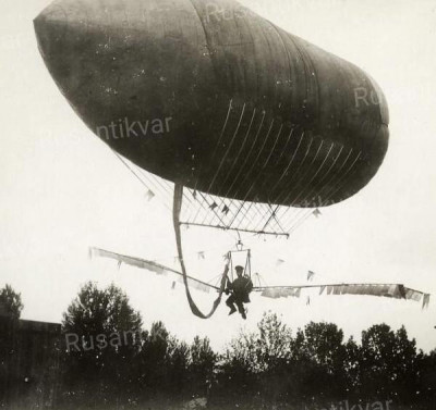 Aerostat-Andrej-Pilstrem-.-Harkovskaya-guberniya-selo-Rogan-1898-god.-600x565.jpg