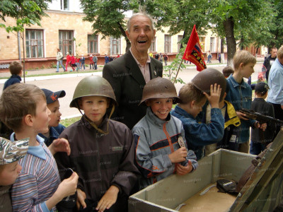 Воспитывая подрастающее поколение.JPG