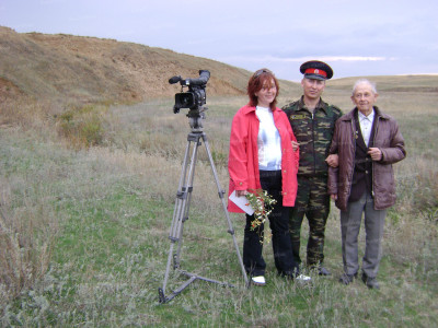 Во время съемок документального фильма о полковнике Сорокине - ветеран 126-й с.д. Петр Филютович, Бабичев Алексей и представительница съемочной группы ТВ г. Волжский..JPG