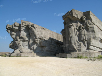 Мемориал в память о защитниках каменоломен Аджимушкая..jpg