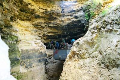Тяжелая техника значительно ускоряет процесс расчистки завалов. Удаление отработанного грунта..JPG