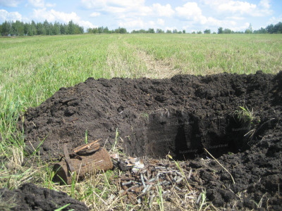 3.Склон высотки - обозначился окоп..jpg