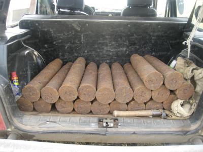 5.«Нива» наполняется танковыми гильзами, а работать еще полдня..jpg