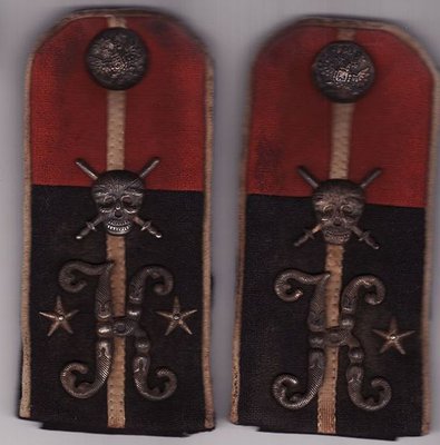 592px-Kornilov_regiment_shoulder_marks[1].jpg