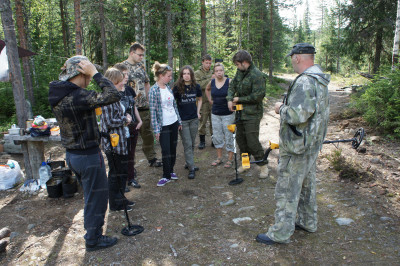 3.Поисковики в лагере перед выходом на работу.JPG