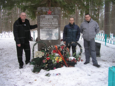 8.Обелиск, поставленный недалеко от места последнего боя  генерала-лейтенанта Ефремова.JPG