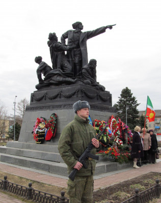 11.Памятник командарму  Ефремову в г. Вязьма.jpg