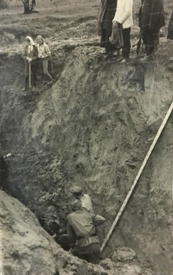 3.Глубина раскопок требовала привлечения тяжёлой техники..JPG