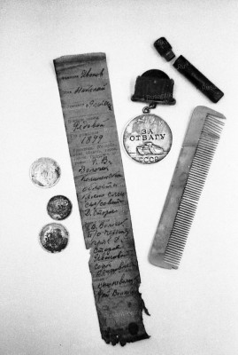 7. Бланк записки, медальон, медаль и вещи сержанта Иванова..jpg