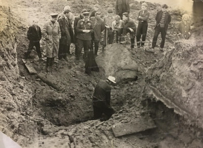 2.В.Н. Попов рассказывает о подкопе..JPG