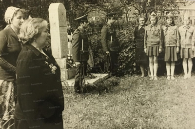 4. Ветеран 288-й сд Н.Е. Снетова на открытии памятника сапёрам..jpg