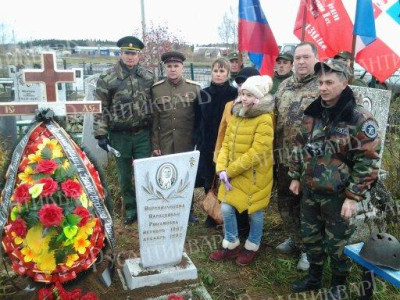 5.У могилы Ивана Дмитриевича Перевозчикова..jpg