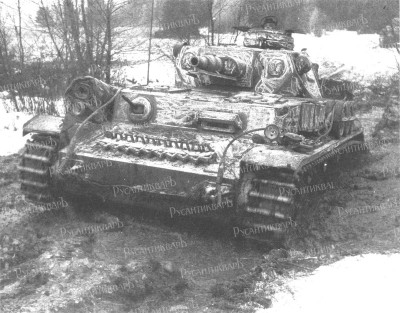 Фото 2. Танк Pz.Kpfw. IV Ausf.F из 5-й танковой дивизии вермахта преодолевает водную преграду под Москвой Ноябрь 1941.jpg