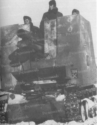 Фото 3. Немецкая САУ siG 33 (sf) на базе Pz.Kpfw. I Ausf. B («Бизон»), тактический номер 704, из состава 5-й танковой дивизии вермахта.jpg