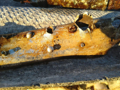 Фото 10. Пробоины на фрагменте штурмовика Ил-2 Павлова П.П.jpg